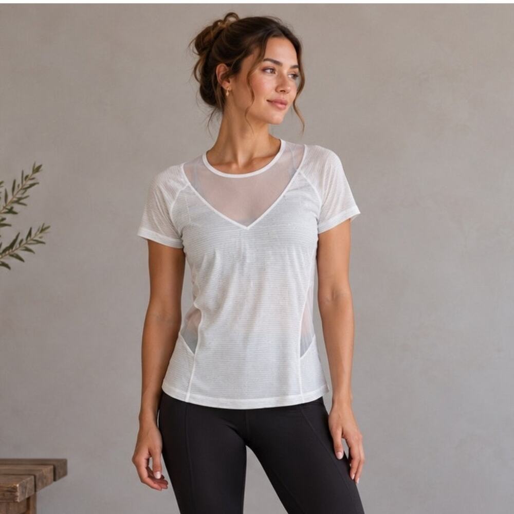 Lululemon Mesh with Me Short Sleeve Top *Small